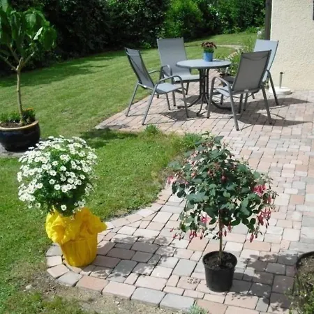 Gemutliche Ferienwohnung In Mit Eigenem Garten