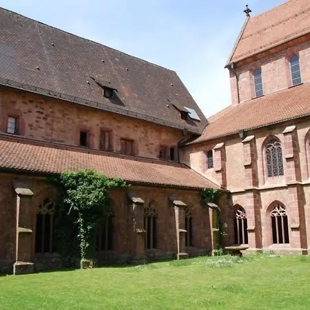 Gemutliche Ferienwohnung In Mit Eigenem Garten דירה