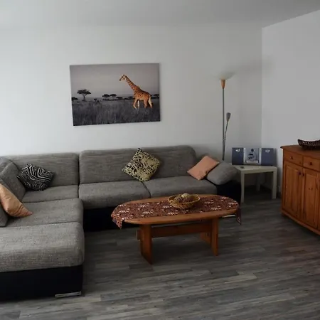 Gemutliche Ferienwohnung In Mit Eigenem Garten דירה
